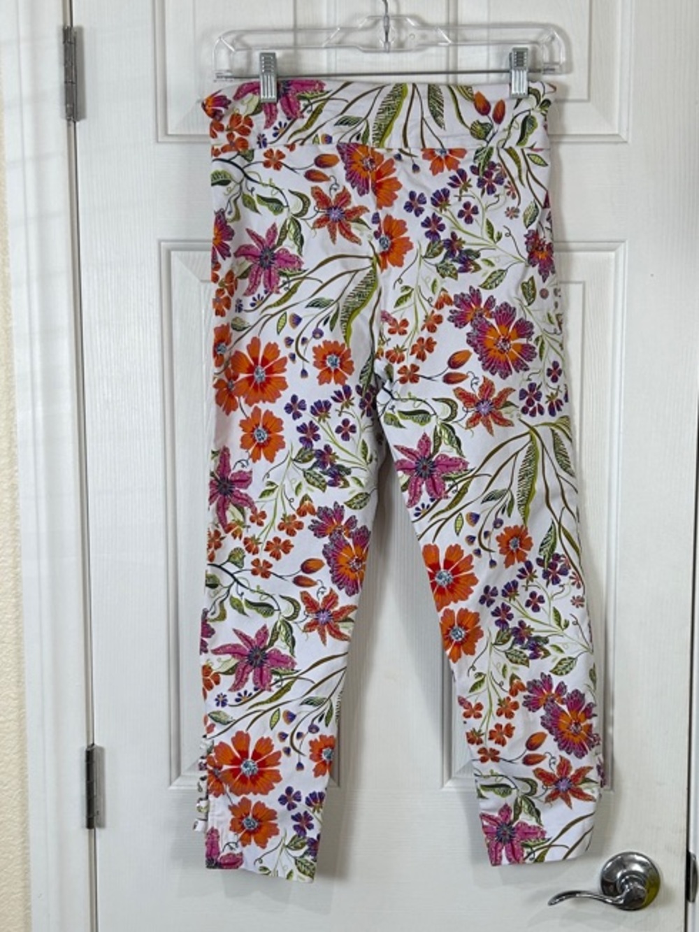 Attyre New York Floral Pull On Cropped Capri Pants Rhinestone Ladder Hem 8 - Picture 11 of 11